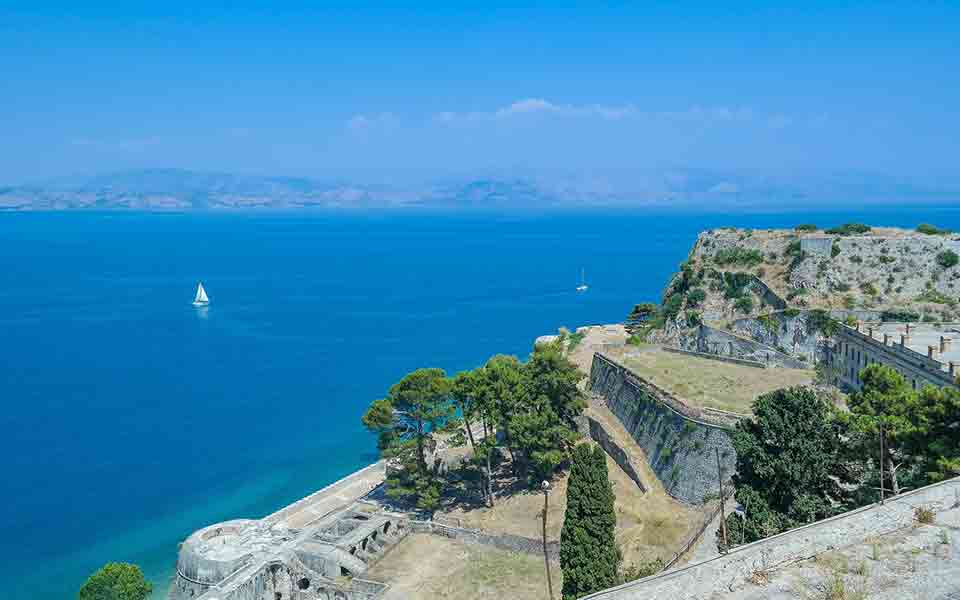 Günstige Korfu Reisen