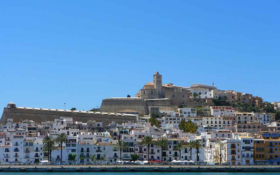 Günstige Ibiza Reisen buchen