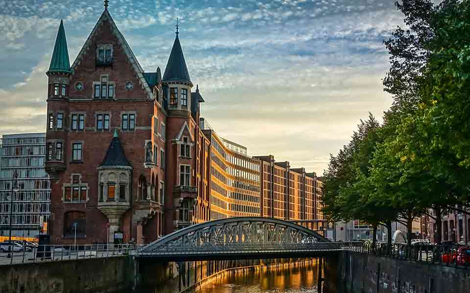 Reisen ab und nach Hamburg