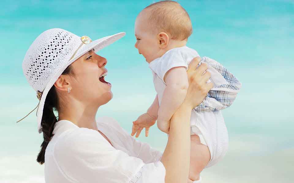 Reisen mit Baby billig buchen